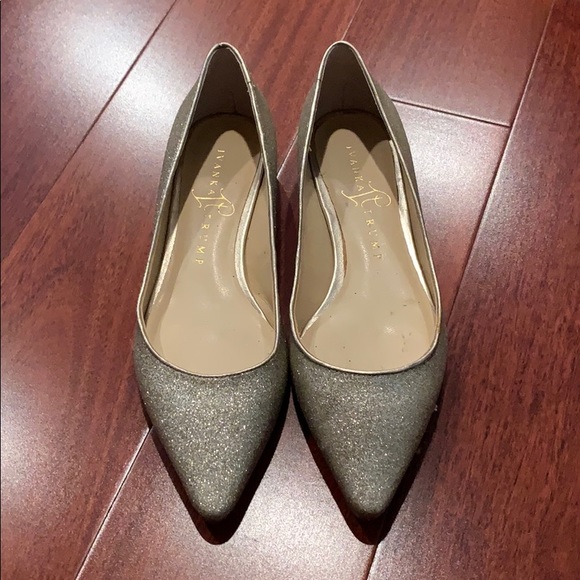 Ivanka Trump gold sparkle flats 5 1/2 M - Picture 3 of 4